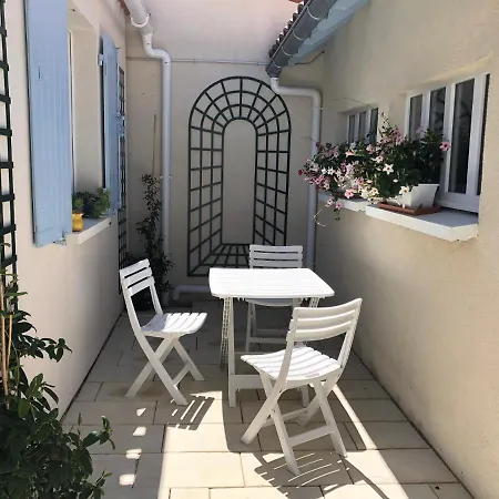 Avec Piscine Chauffee Et Parc Arbore Situee A 100 M De La Et Foret Sans Vis A Vis Villa