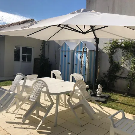 Avec Piscine Chauffee Et Parc Arbore Situee A 100 M De La Et Foret Sans Vis A Vis Villa Saint-Trojan-les-Bains