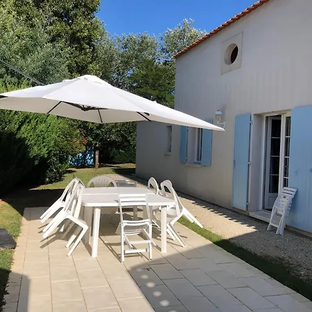 Avec Piscine Chauffee Et Parc Arbore Situee A 100 M De La Et Foret Sans Vis A Vis Villa *