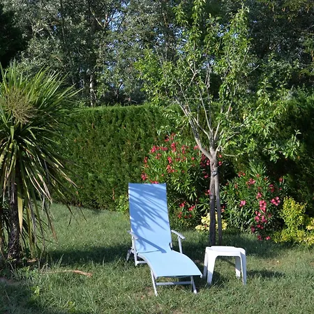 Avec Piscine Chauffee Et Parc Arbore Situee A 100 M De La Et Foret Sans Vis A Vis Villa
